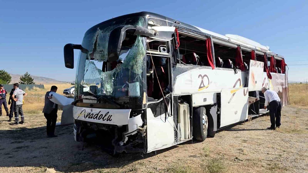 Kütahya'da Trafik Kazası: 31 Yaralı