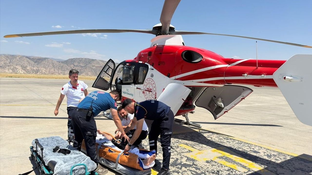 Şırnak'ta trafik kazası sonrası yaralı hava ambulansıyla Harran Üniversitesi'ne sevk edildi