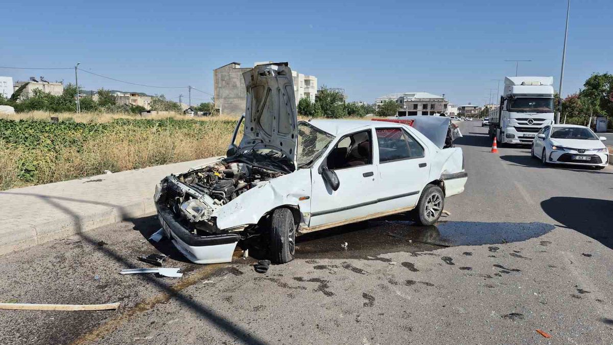 Adıyaman'da Trafik Kazası: Sürücü Yaralandı