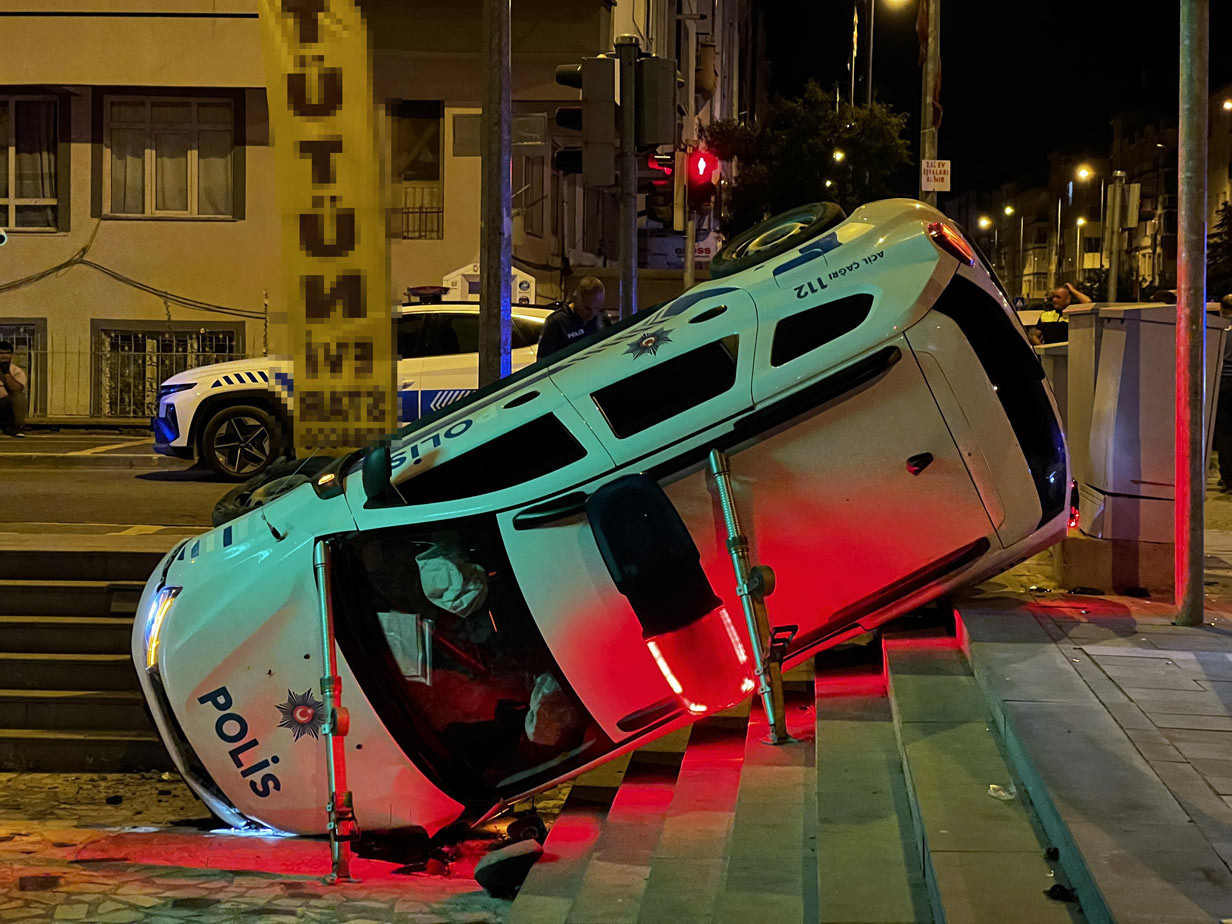 Kayseri’de otomobil ile çarpışan polis aracı devrildi: 3 yaralı
