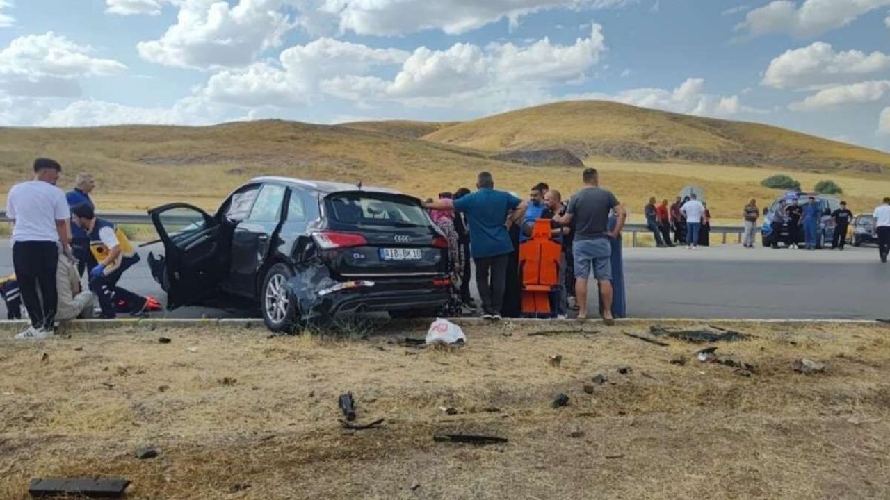Sivas-Kayseri yolunda trafik kazası: 1'i ağır 8 yaralı