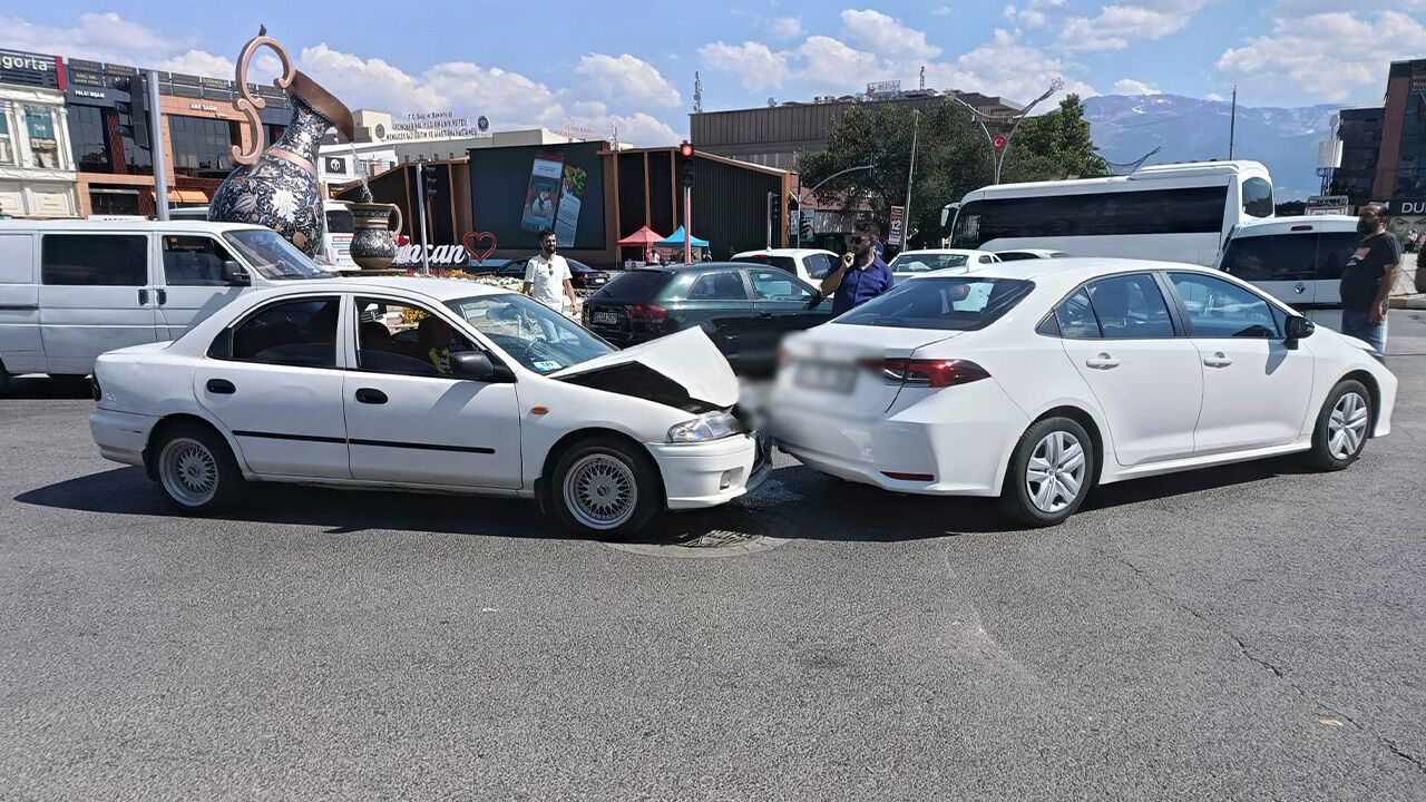 Yoğun Trafikte Kaza Kaçınılmaz Oldu