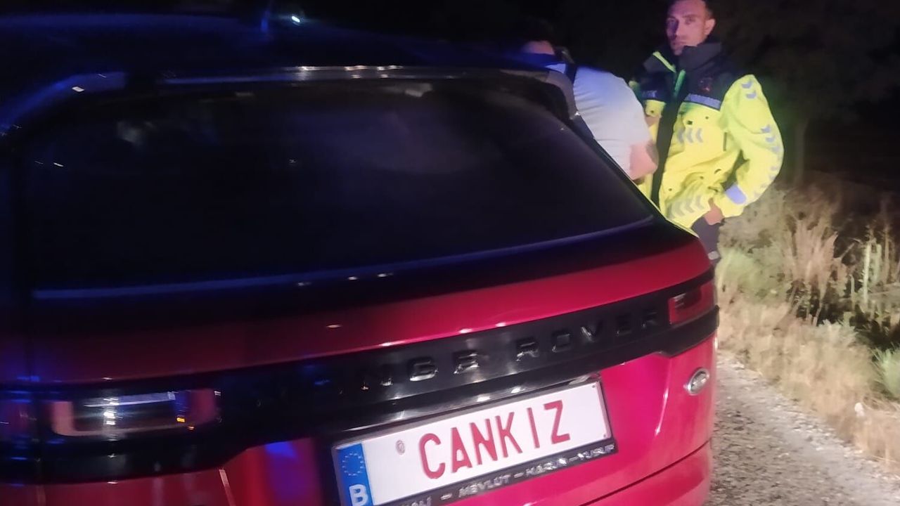 Afyon Çay’da iki otomobil çarpıştı: Çok sayıda ölü ve yaralı var! Kaza yapan aracın plakası dikkat çekti