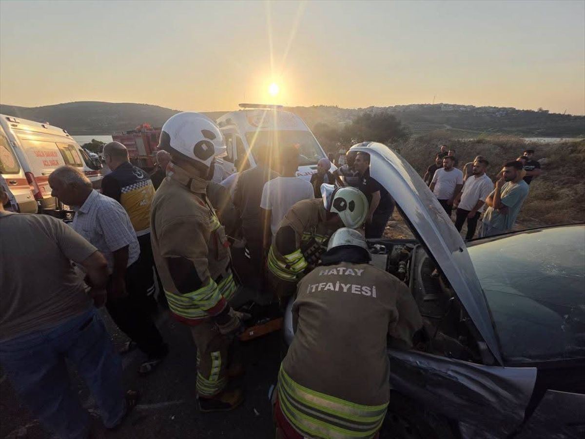 Altınözü'nde Trafik Kazası: 6 Yaralı