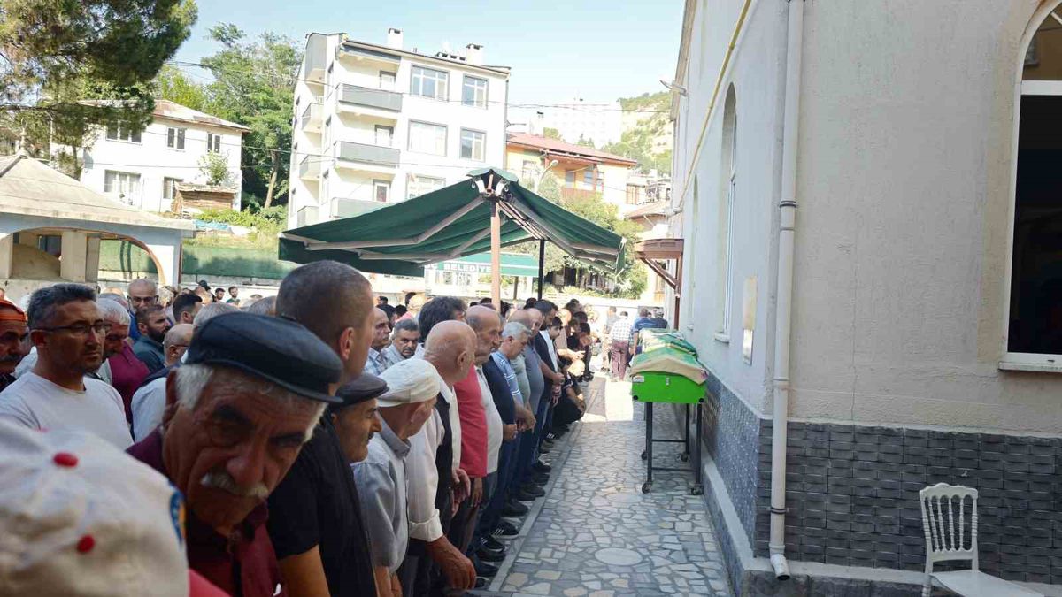 Ardanuç'ta Trafik Kazası: 4 Kişi Hayatını Kaybetti