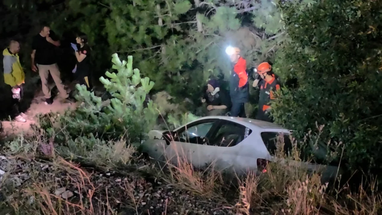 Kütahya'da feci kaza: Otomobil ve motosiklet uçuruma yuvarlandı, 5 yaralı