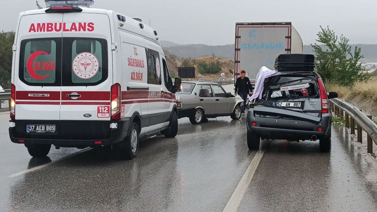 Art arda 3 ayrı zincirleme kaza: 1 ölü, 12 yaralı!