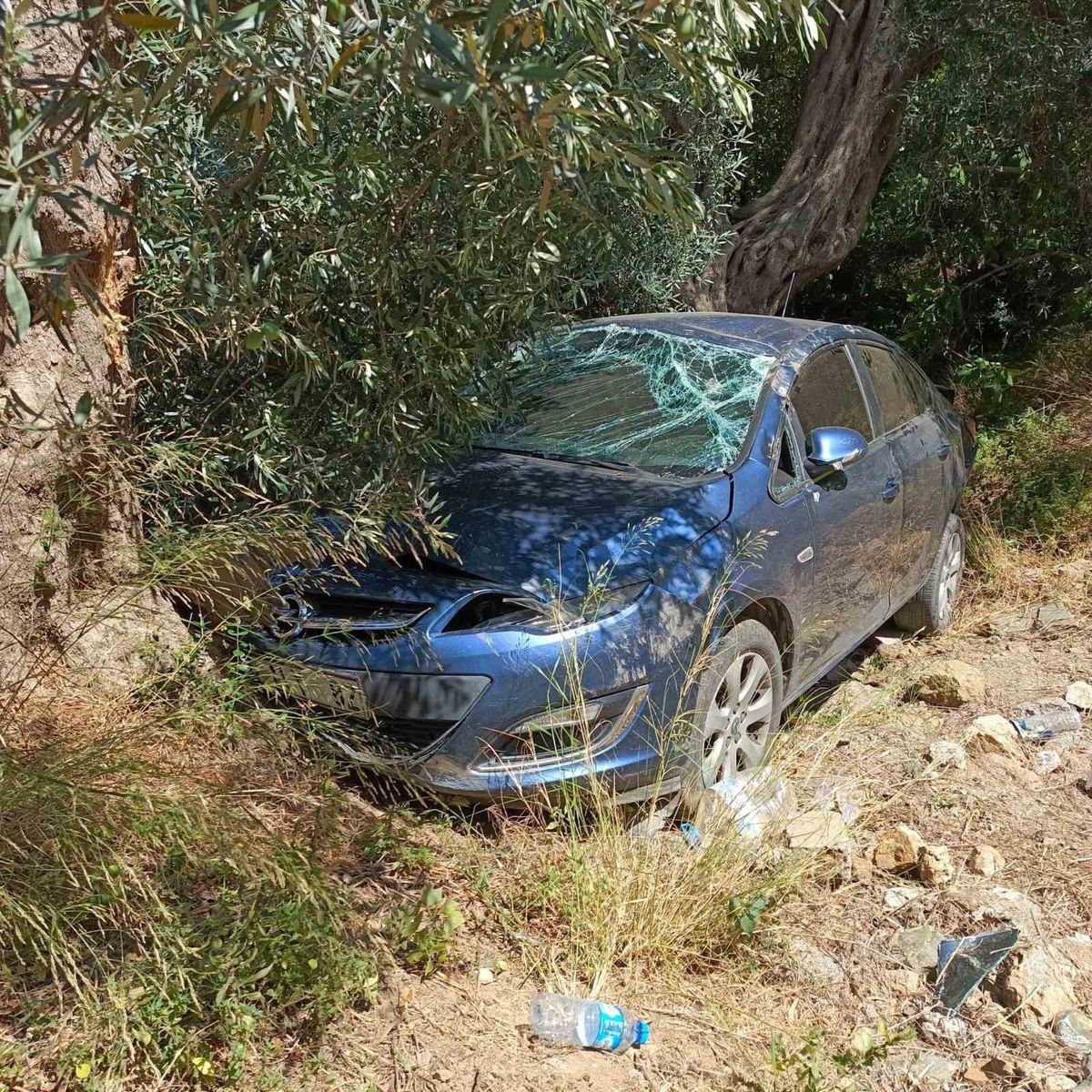 Bandırma Edincik’te tek taraflı trafik kazası: 2 kişi hafif yaralandı