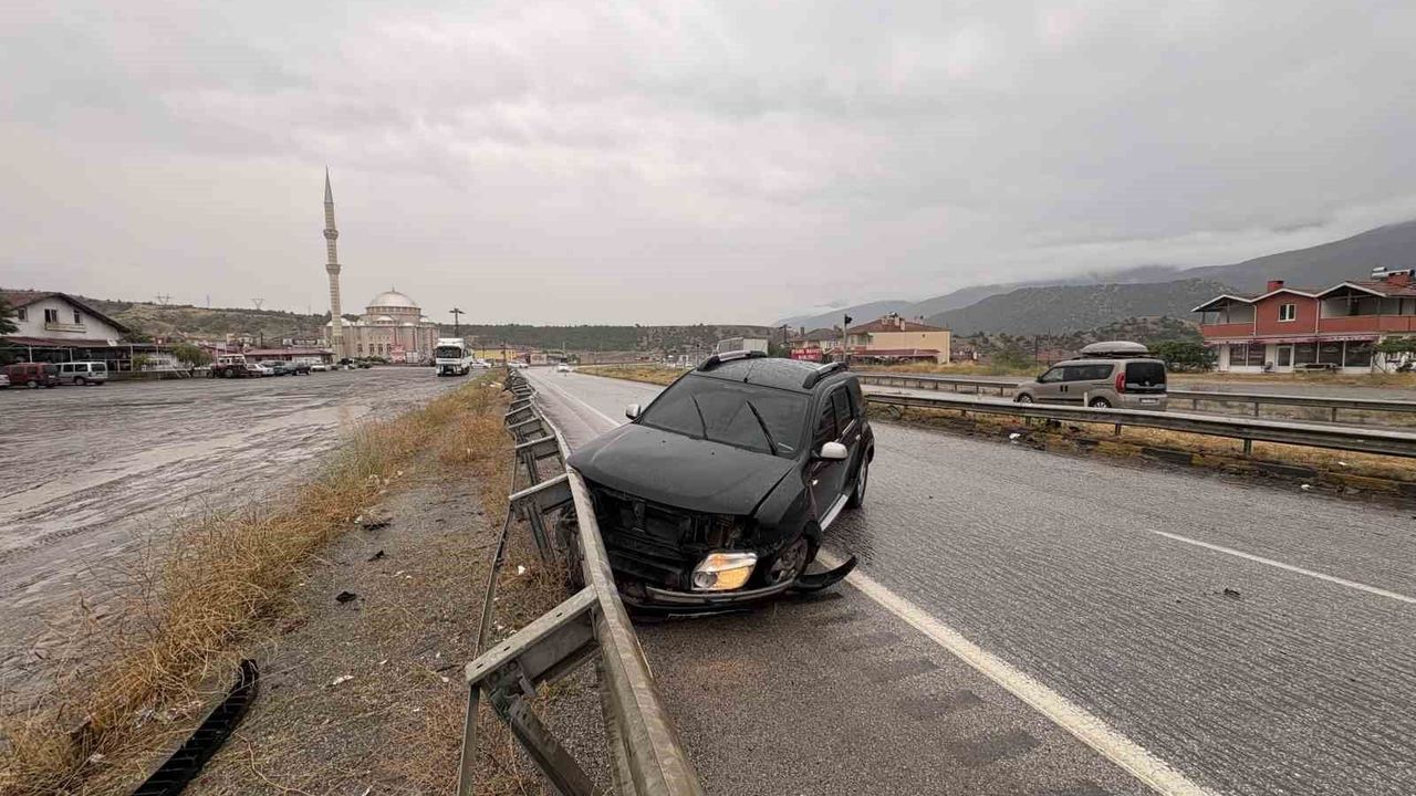 D100'de sağanak yağış çok sayıda kazaya sebep oldu