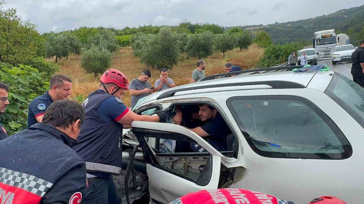 Geyve'de Trafik Kazası: 1 Ölü, 2 Yaralı