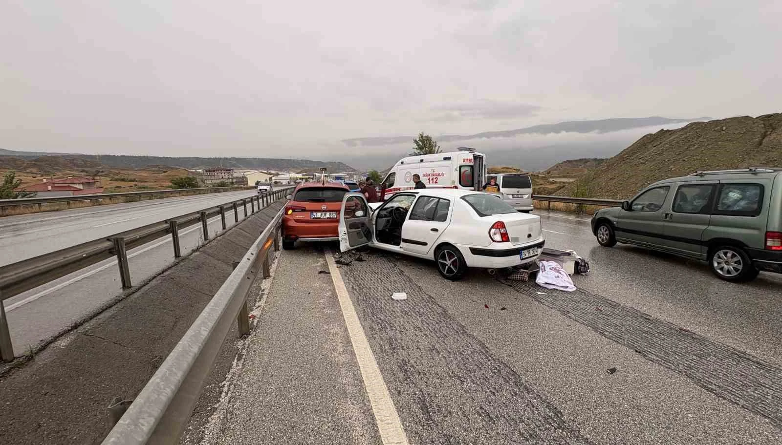 Tosya'da D100 karayolunda zincirleme trafik kazası: Bir ölü, 12 yaralı | Yerel Haberler