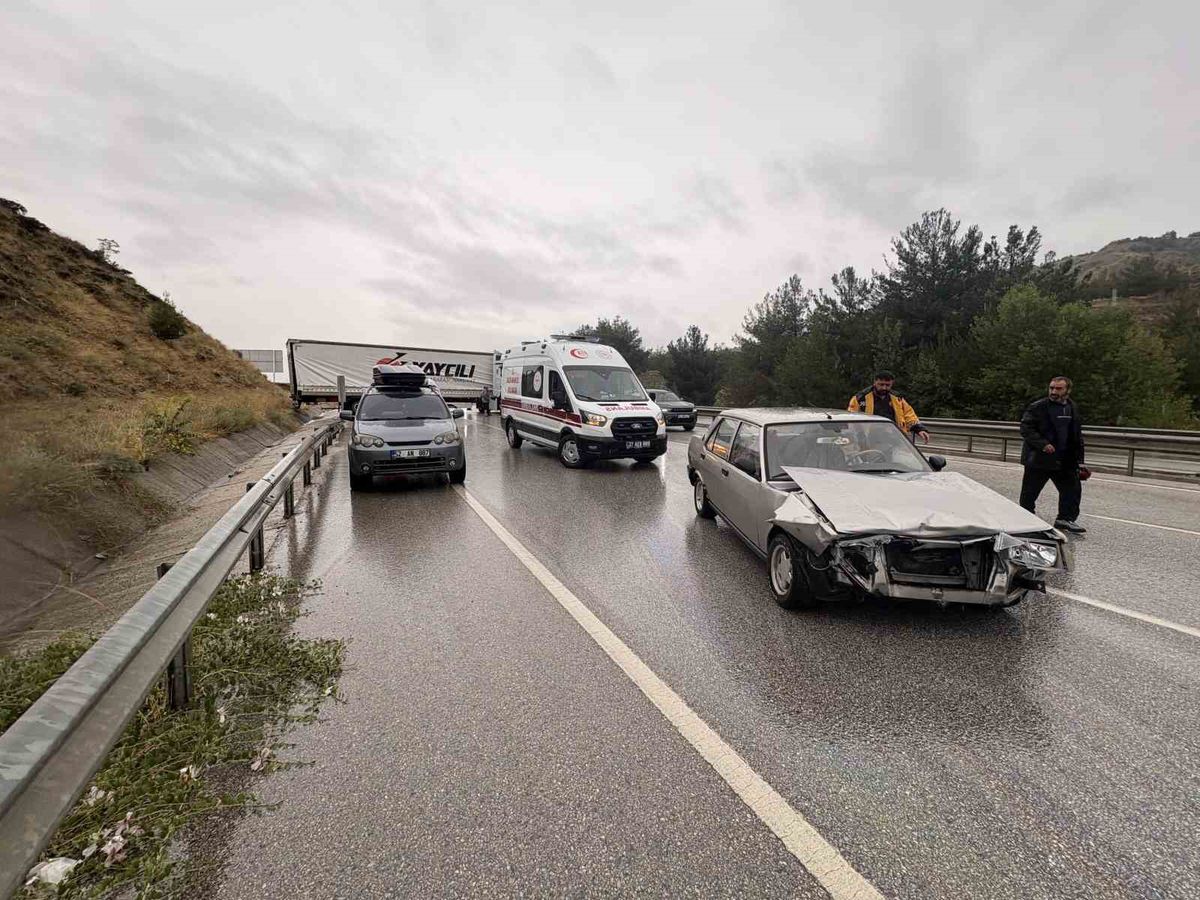 Tosya'da Zincirleme Kaza: 1 Ölü, 12 Yaralı