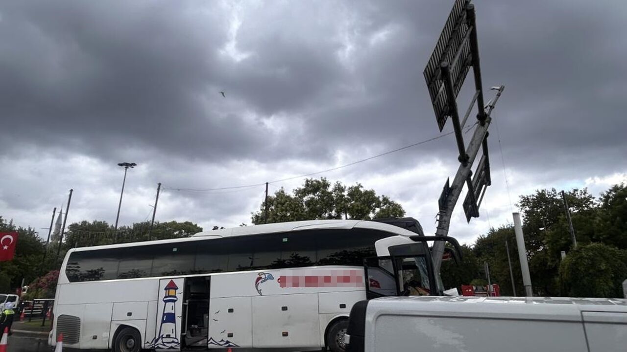 Yolcu otobüsü kazası: 30 yaralı, 2’sinin durumu ağır