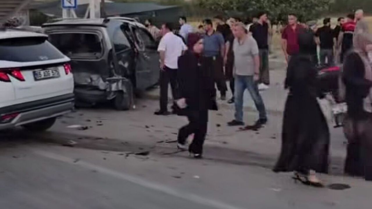 Van'da zincirleme kaza: Çok sayıda araç birbirine girdi