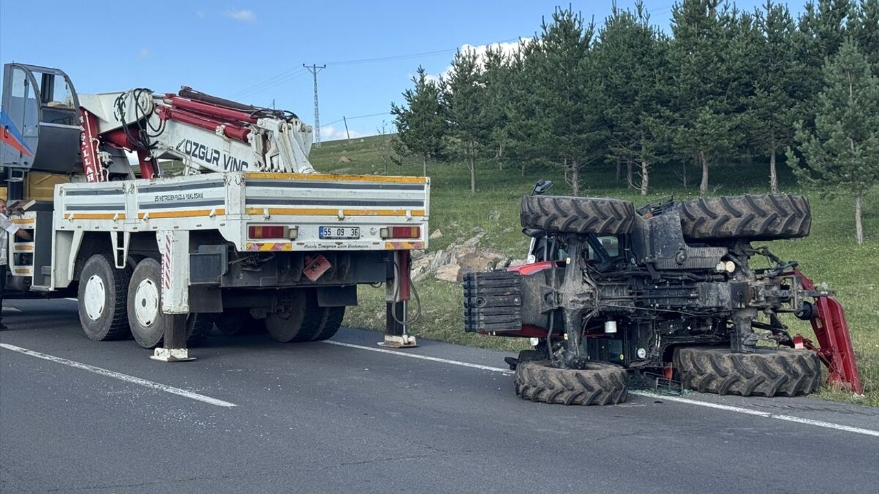 Ardahan'daki trafik kazasında traktör sürücüsü yaralandı