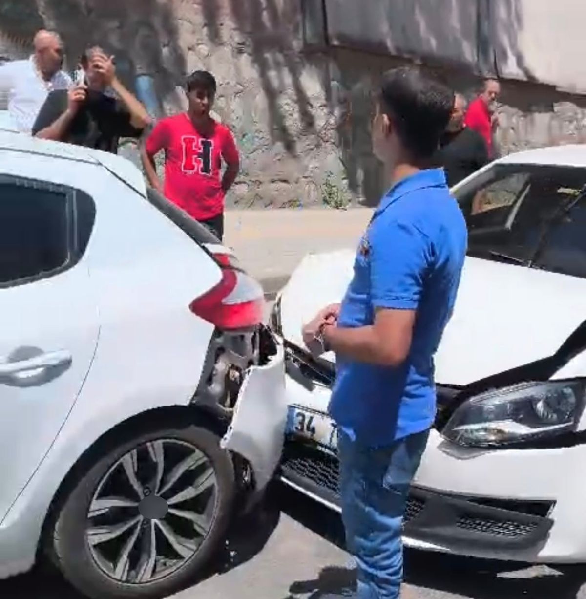 Bitlis'te Trafik Kazası: Yaralı Yok, Maddi Hasar Var
