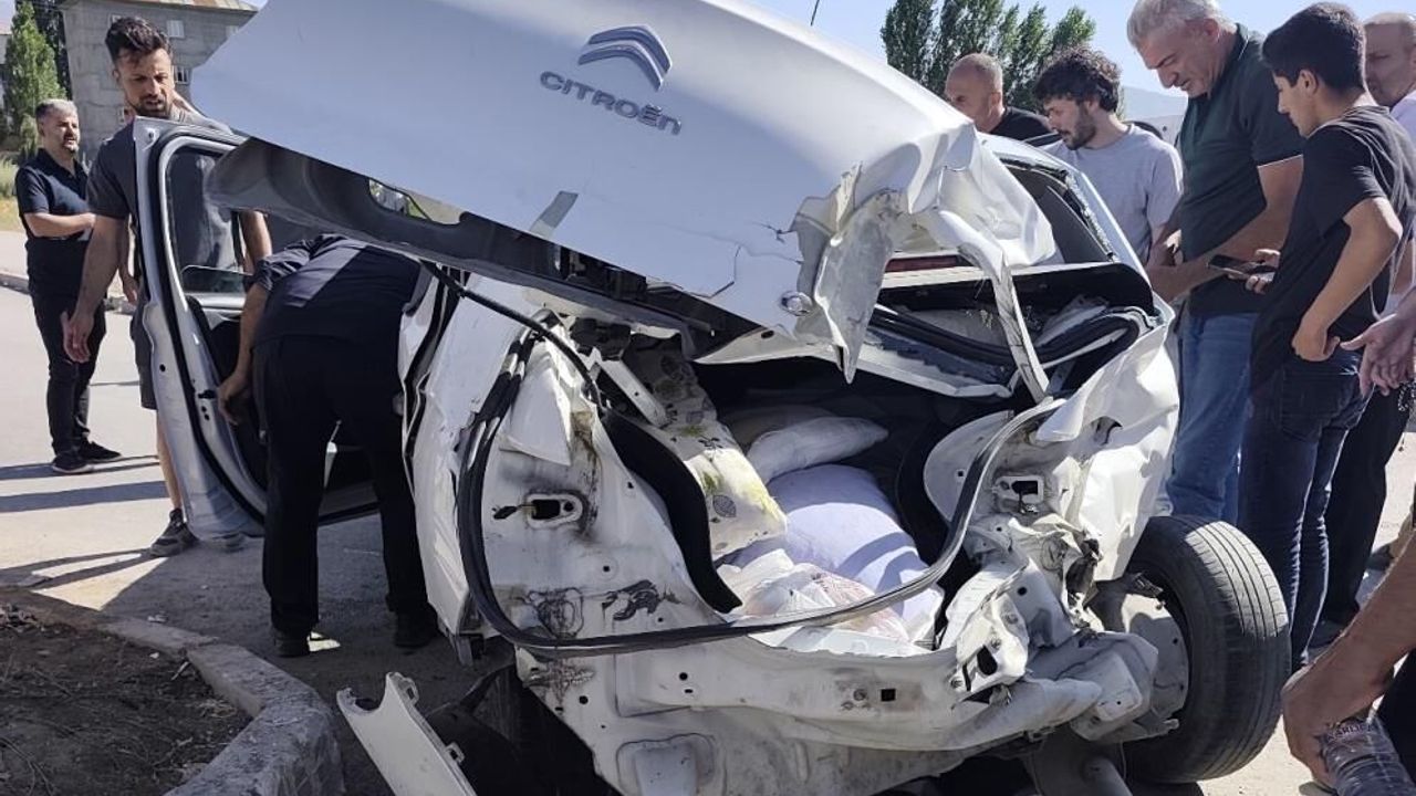 Hakkari'de peş peşe trafik kazaları: 1 ölü, 7 yaralı
