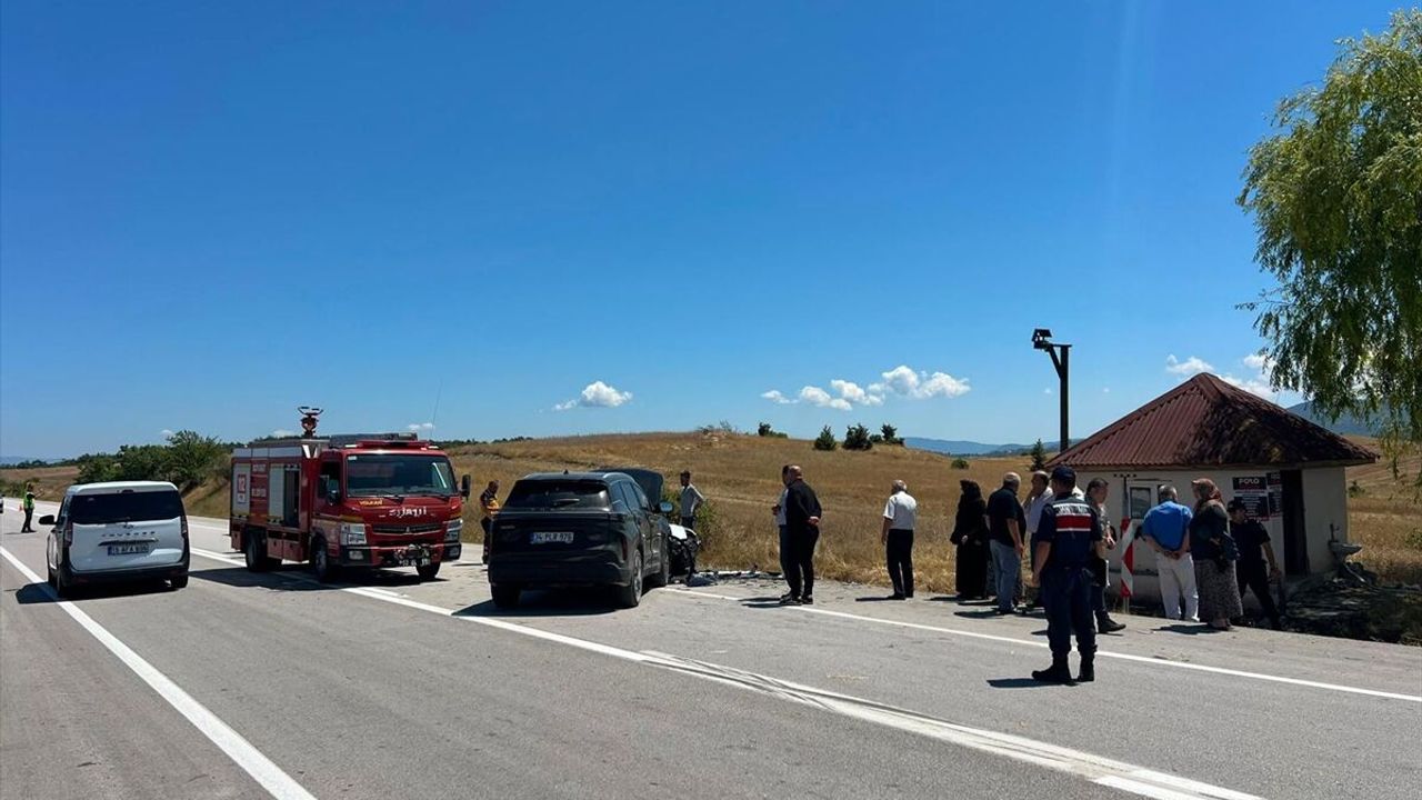 Sinop Saraydüzü'nde cip ile otomobilin çarpıştığı trafik kazasında 6 yaralı