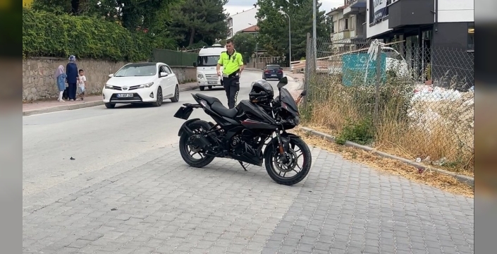 Tavşanlı'da otomobil ve motosiklet çarpıştı: 1 kişi yaralandı