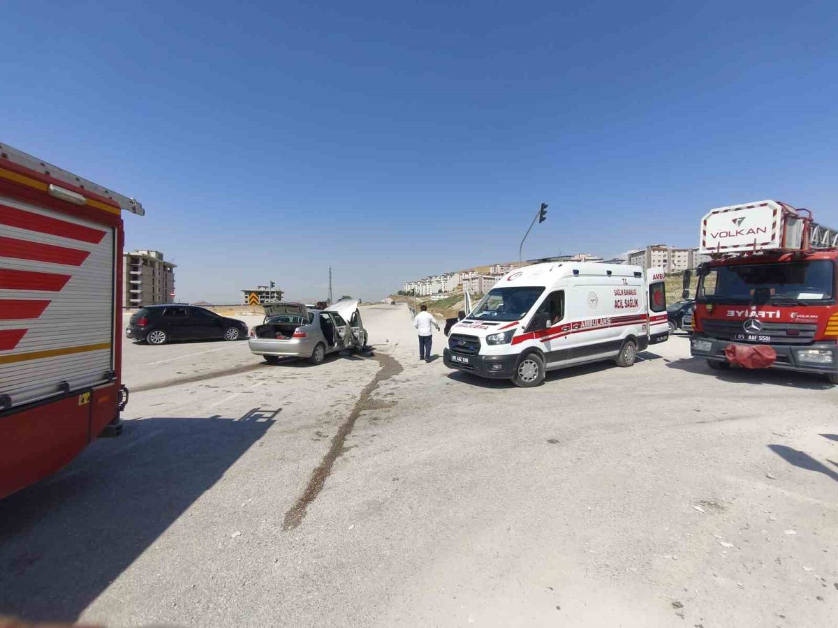 Edremit'te Trafik Kazası: 6 Yaralı