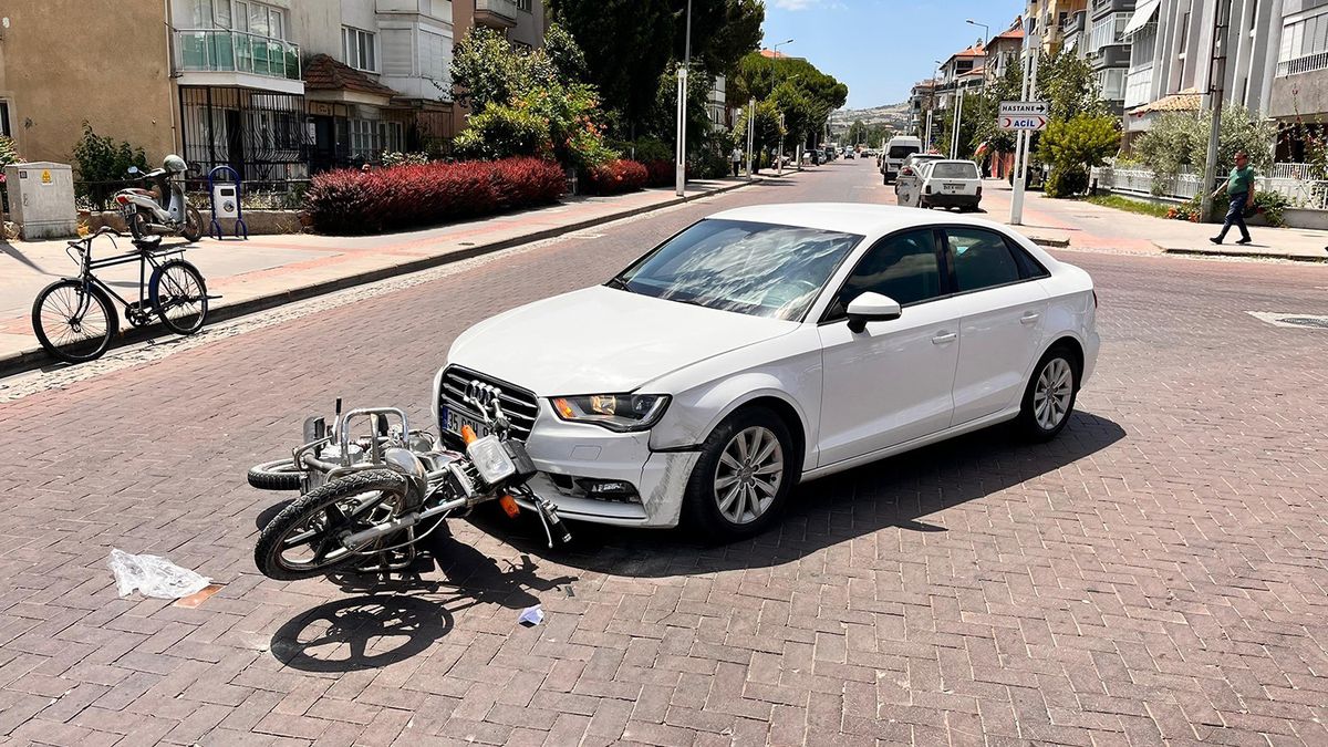 Kula'da Trafik Kazası: İki Yaralı