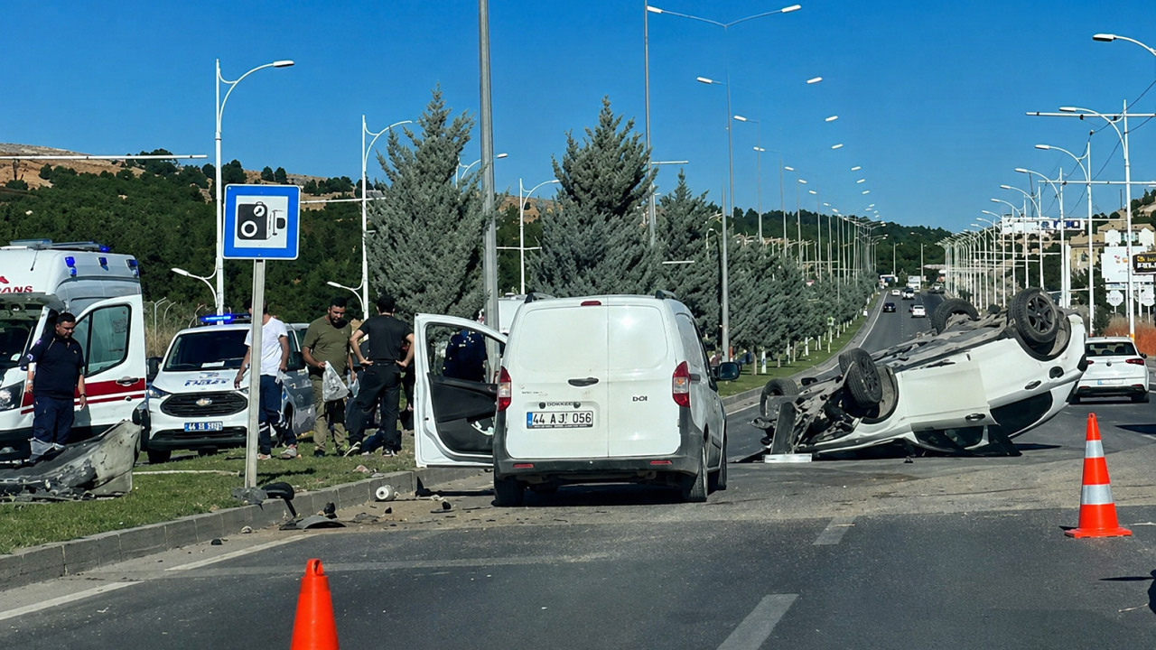 Malatya'da Korkunç Kaza! Otomobil Ters Döndü, Sürücü Araçtan Fırladı