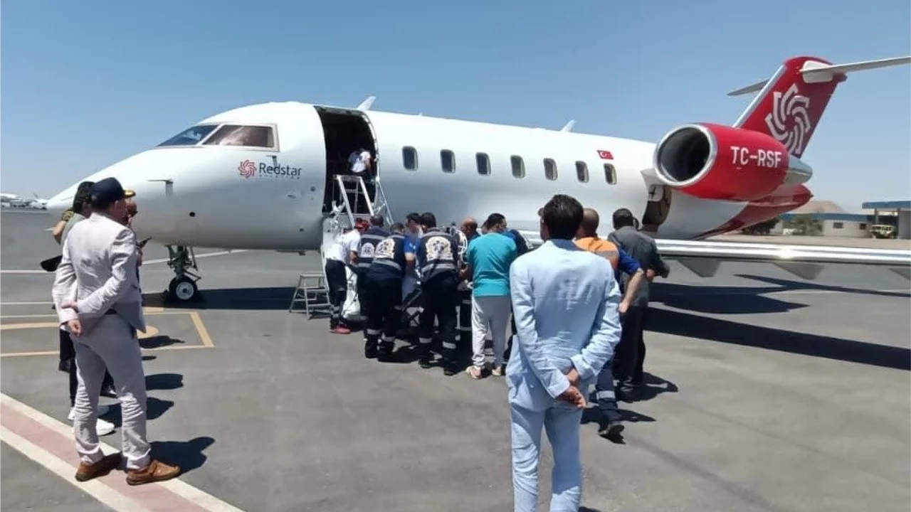 Mısır'da kaza geçiren 3 Türk vatandaşı için hava ambulansı kalktı!