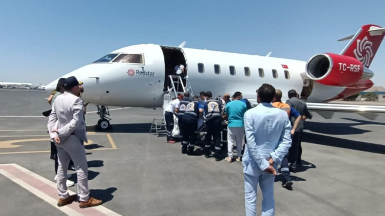 Mısır'da trafik kazası geçiren 3 Türk vatandaşı Türkiye'ye getirildi