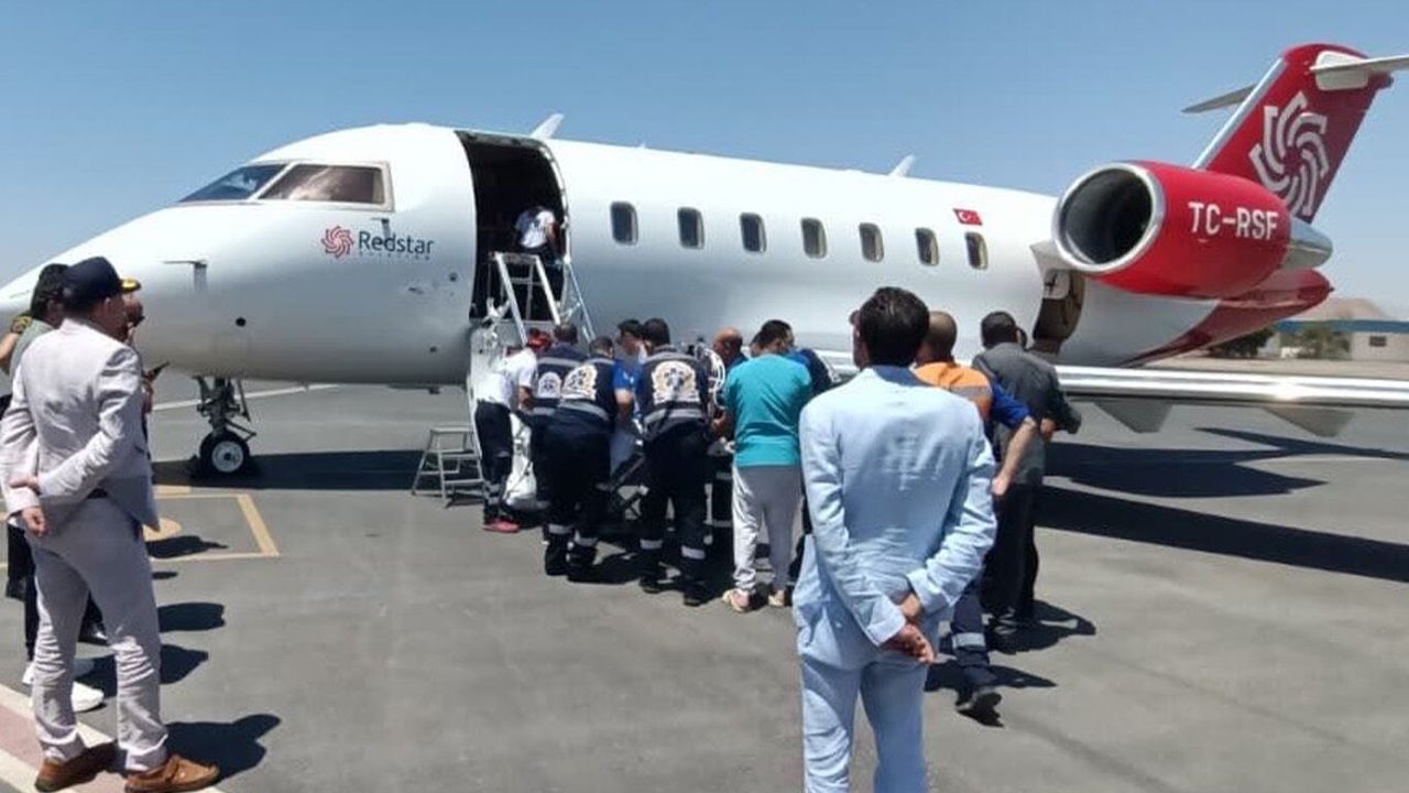 Mısır’da trafik kazası geçiren 3 Türkiye vatandaşı hava ambulansıyla Türkiye’ye getirildi!