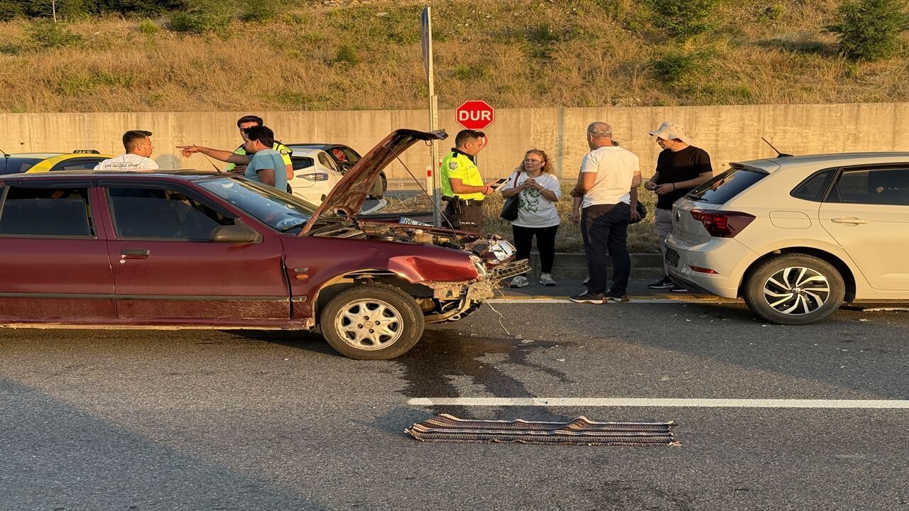 Trafik kazası: 2 otomobil çarpıştı, 1 yaralı